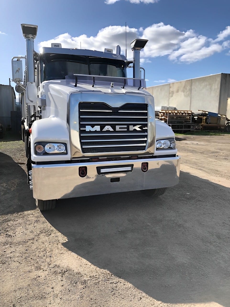 Headlight Right To Suit Mack Trident